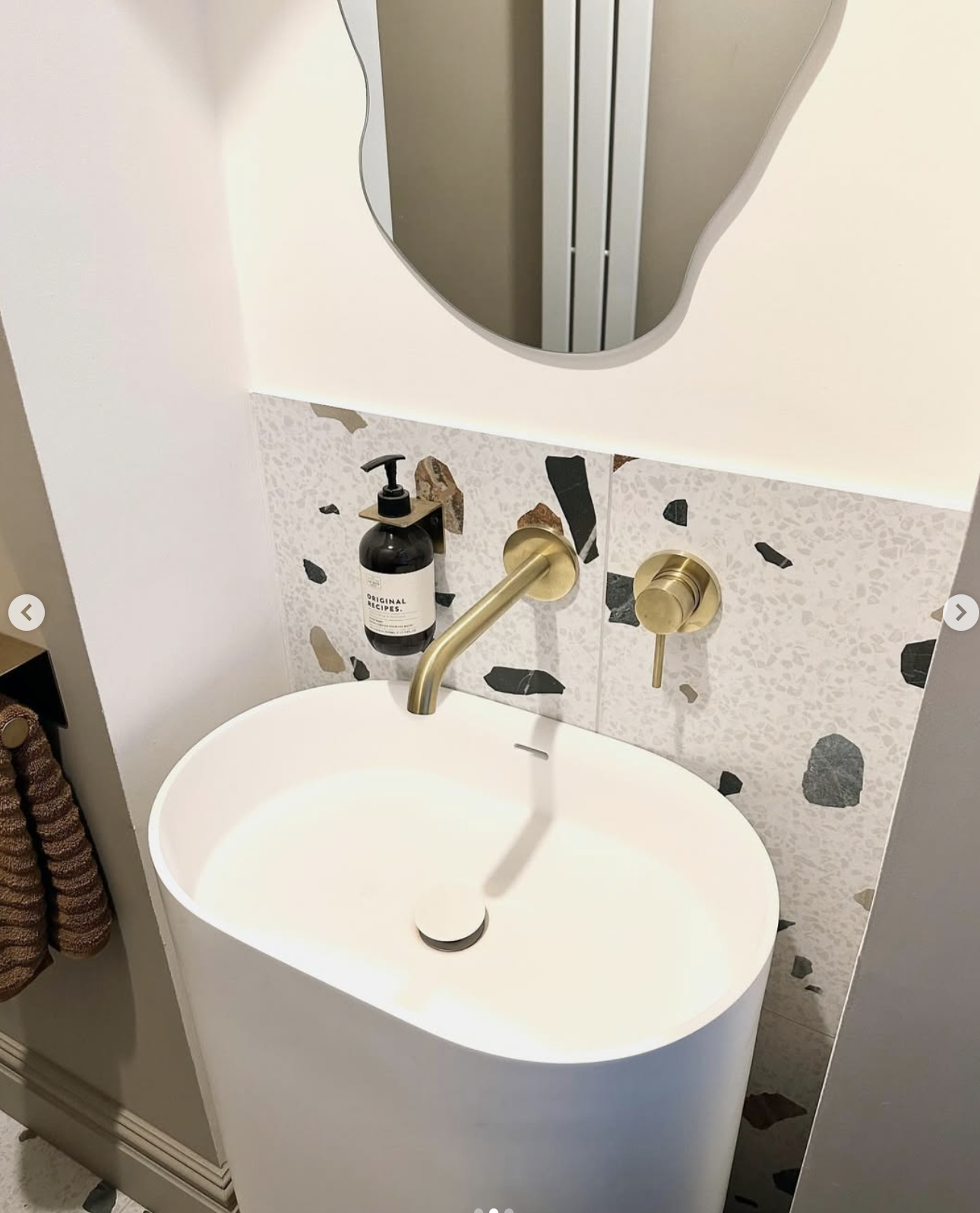 downstairs loo - Photo 2