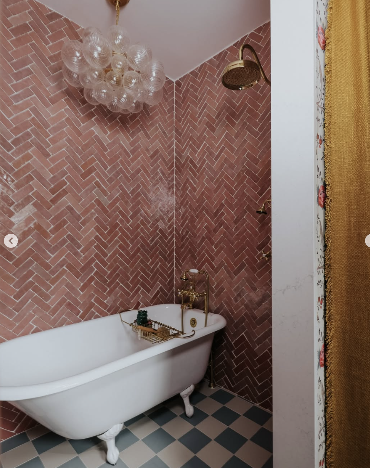 girls jack and jill bathroom - Photo 6