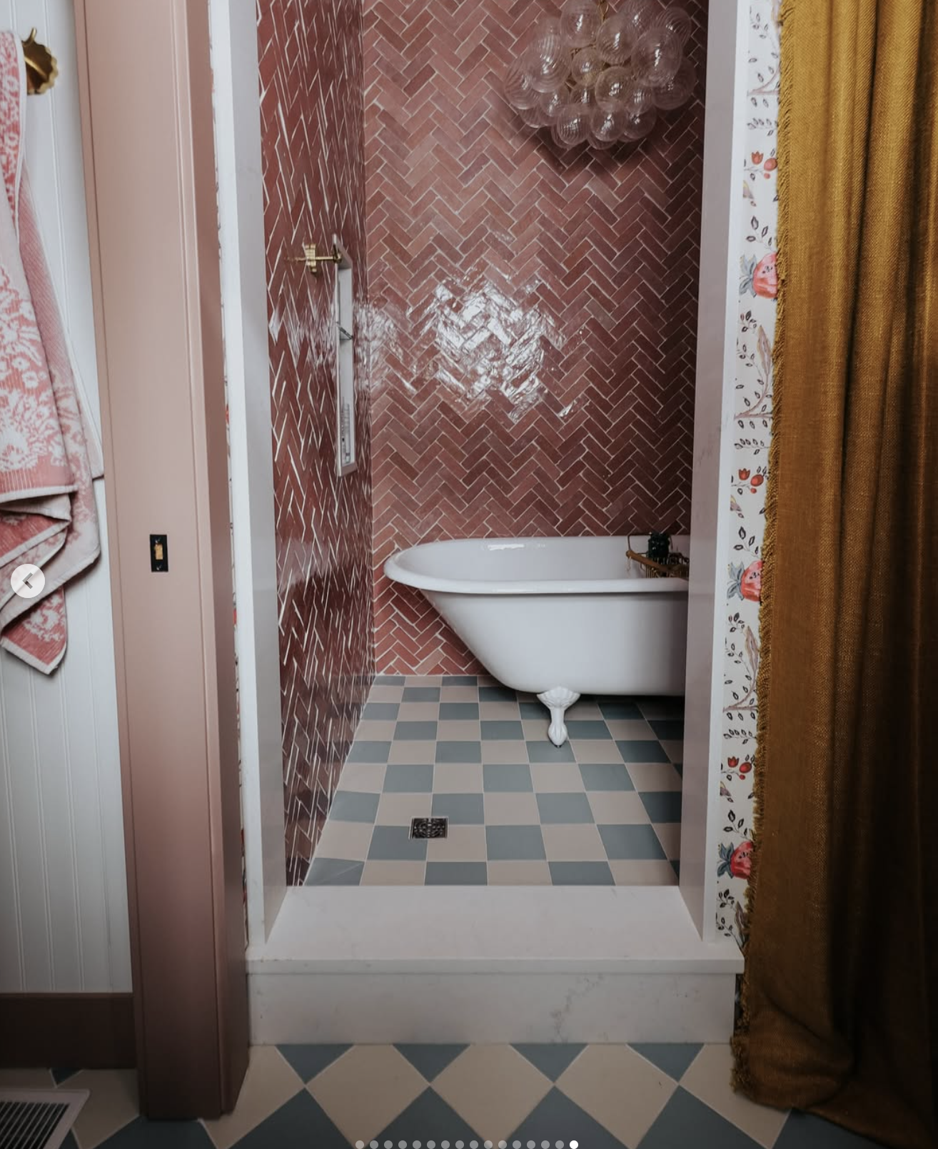 girls jack and jill bathroom - Photo 1