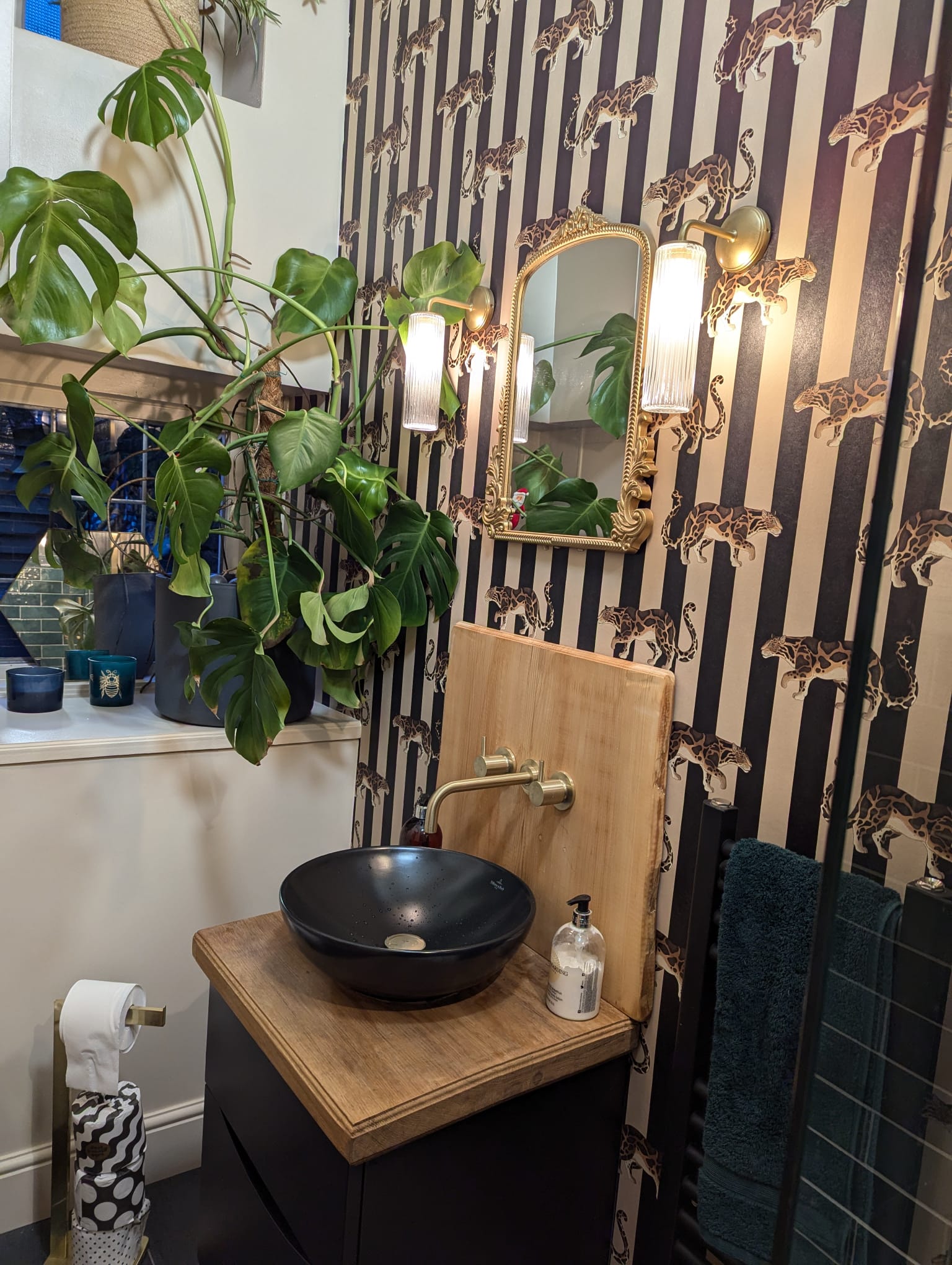 downstairs bathroom - Photo 1