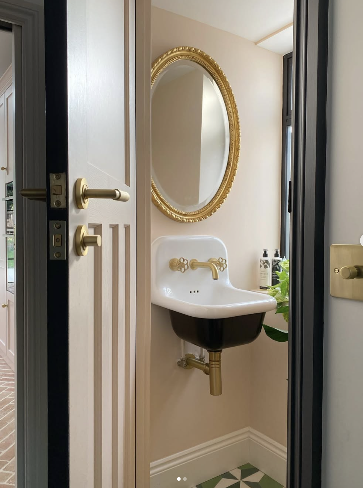 downstairs wc - Photo 1