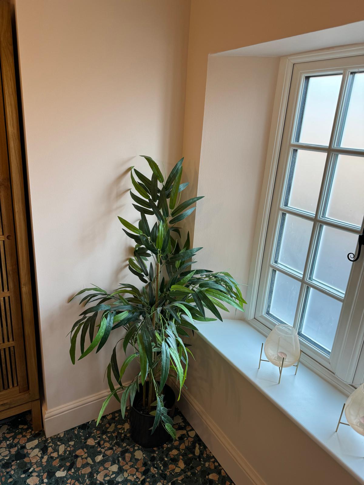 upstairs bathroom - Photo 1